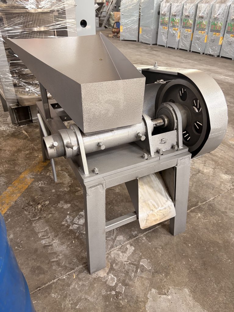 Oilseed pre-press crushing machine with feed hopper and drive