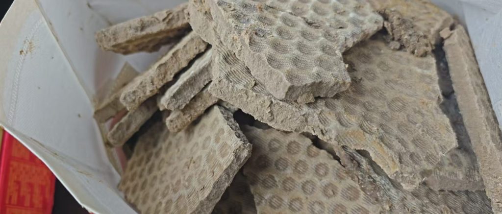 Pressed pieces of spent bleaching earth filter cake