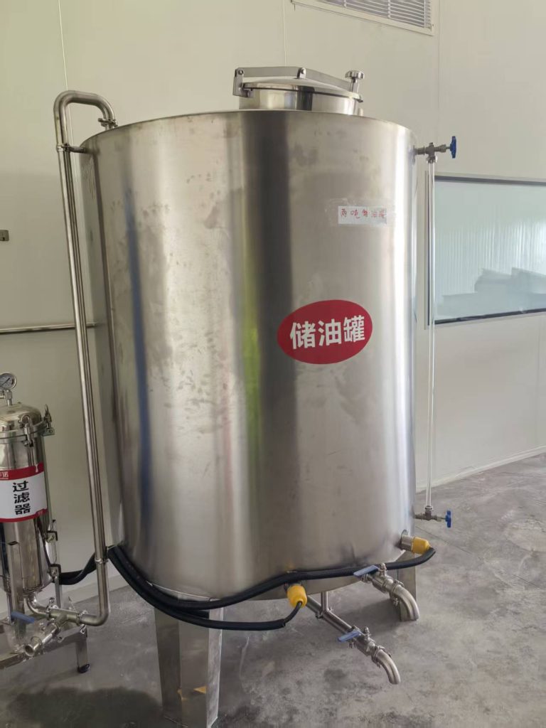 Stainless steel oil storage tank
