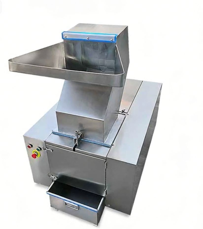 Screened coarse crusher for cocoa press cake preparation