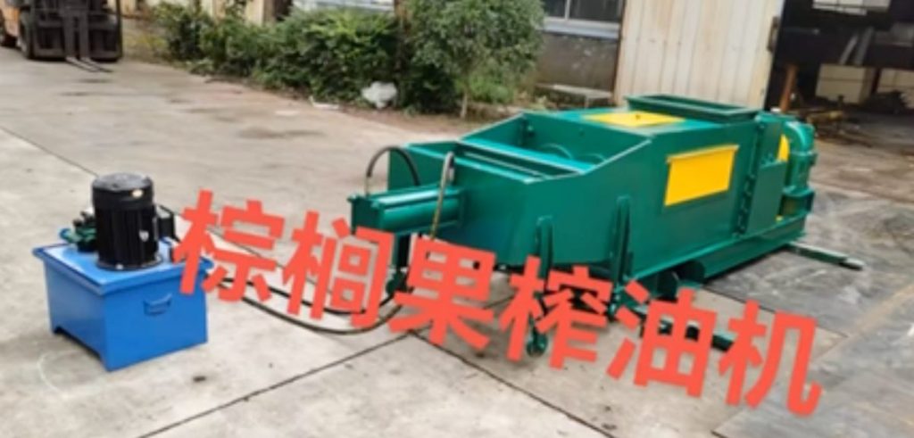Industrial double-screw palm fruit oil press with separate hydraulic station