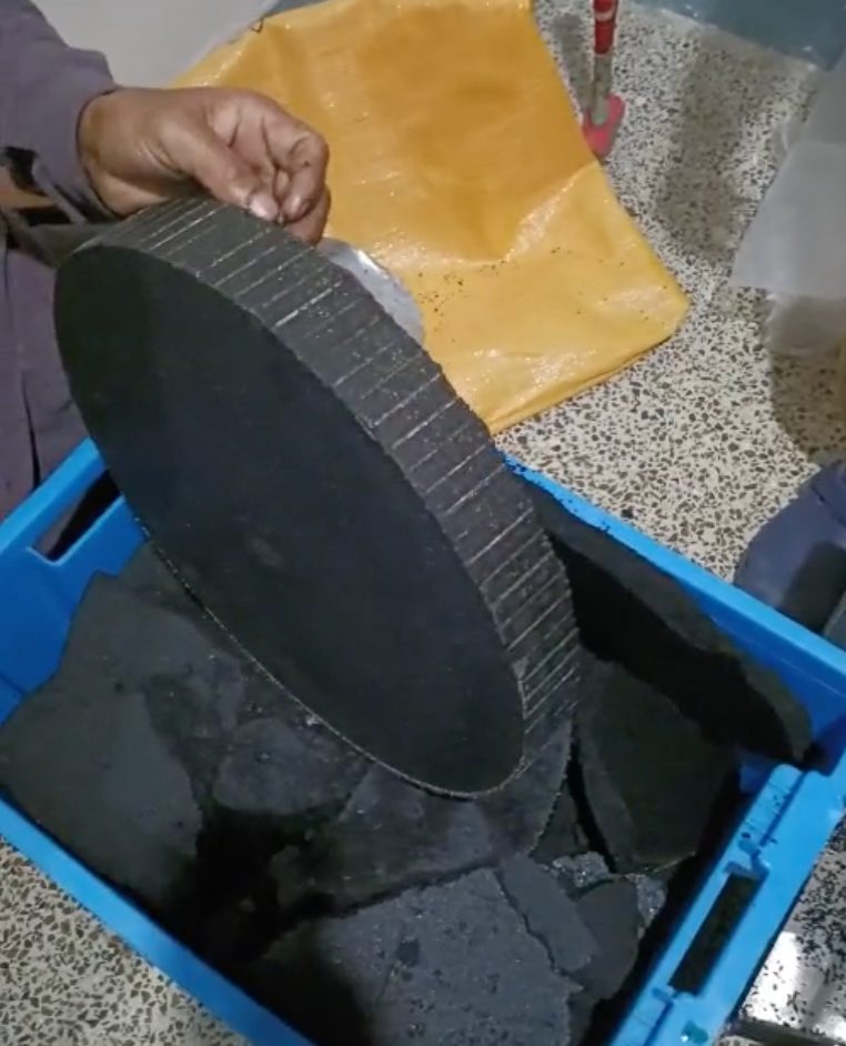 Mustard cake by cold pressing from our customer in Pakistan