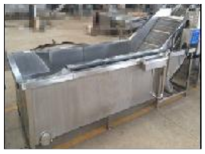 De-leafing and cleaning machine for fresh olives