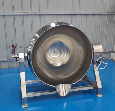 Tilting steam jacketed kettle for avocado pulp conditioning